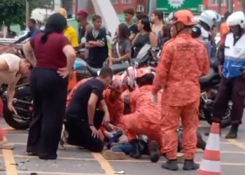 Ciclista é socorrido em estado grave após acidente entre bicicleta elétrica e caminhão na Av. 28 de Março, em Campos
