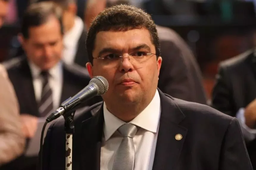 Deputado Chico Machado confirma candidatura ao mandato-tampão de governador