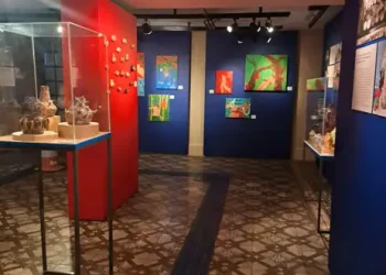 Exposição de Caru Brandi traz pela primeira vez cultura trans ao Rio