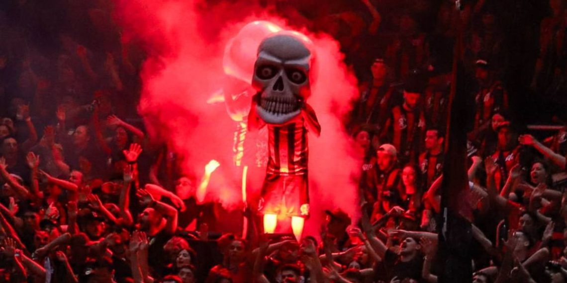 Gigantes e rivais homenageiam 102 anos do Athletico