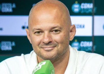 Coritiba define futuro de atacantes encostados no elenco