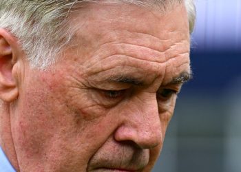 Brasil perde para França e liga alerta antes da Copa