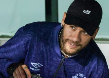 Neymar vilão? Coritiba vai reencontrar craque contra o Santos; veja retrospecto