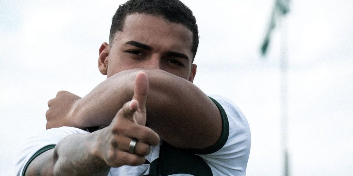 Coritiba contrata atacante envolvido em polêmica de fair play