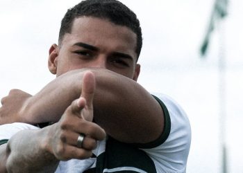 Coritiba contrata atacante envolvido em polêmica de fair play