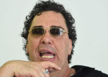 Casagrande compara Teatro Guaíra ao Maracanã antes de subir ao palco no Festival de Curitiba