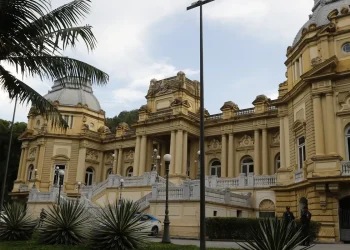 Entenda o que acontece no Rio com a renúncia de Claudio Castro