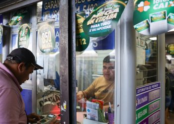 Mega-Sena acumula e prêmio principal vai para R$ 17 milhões