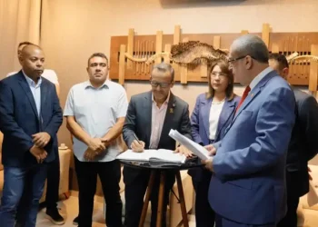 Após ser afastado pelo STF, prefeito de Macapá renuncia ao cargo