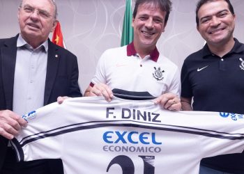 Fernando Diniz é anunciado como novo técnico do Corinthians