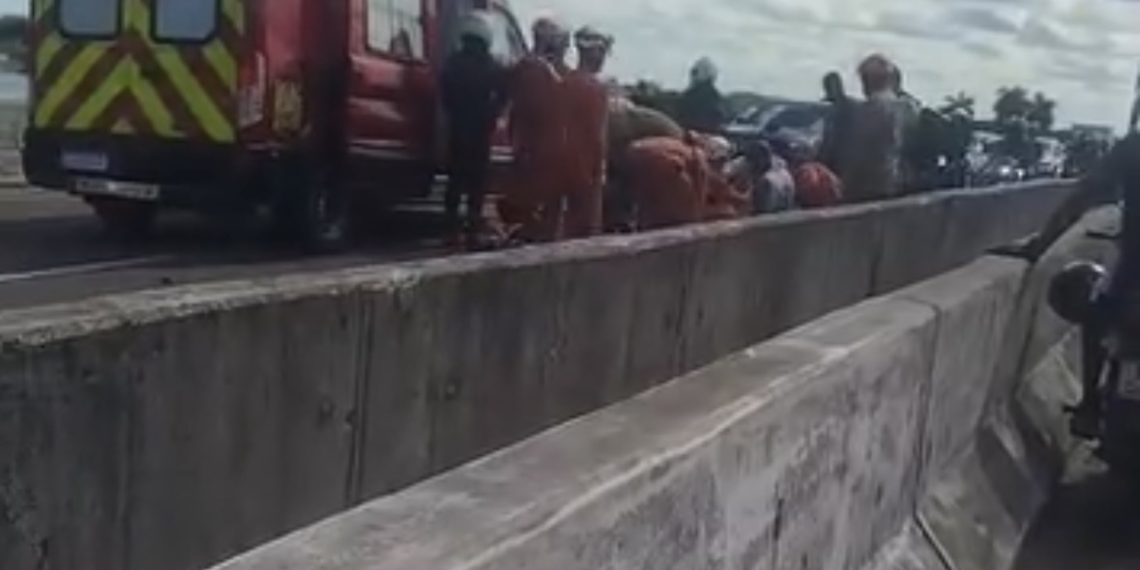 Acidente entre motos deixa três feridos na Ponte Leonel Brizola