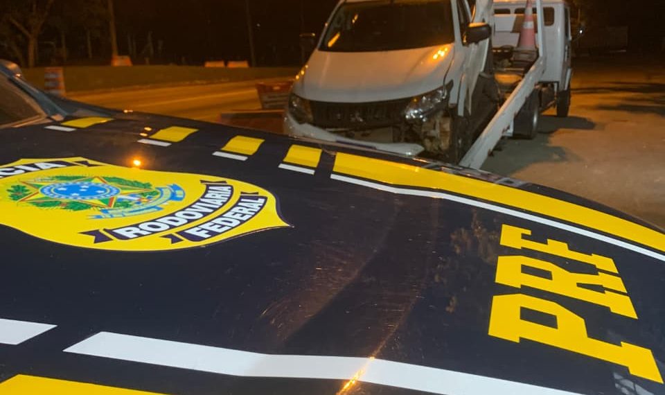 Perseguição policial em Campos termina com caminhonete furtada no Rio recuperada