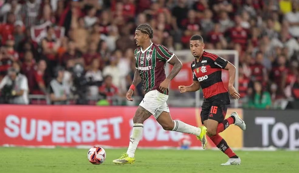 CBF muda data de Fla-Flu e revolta torcida do Fluminense nas redes sociais