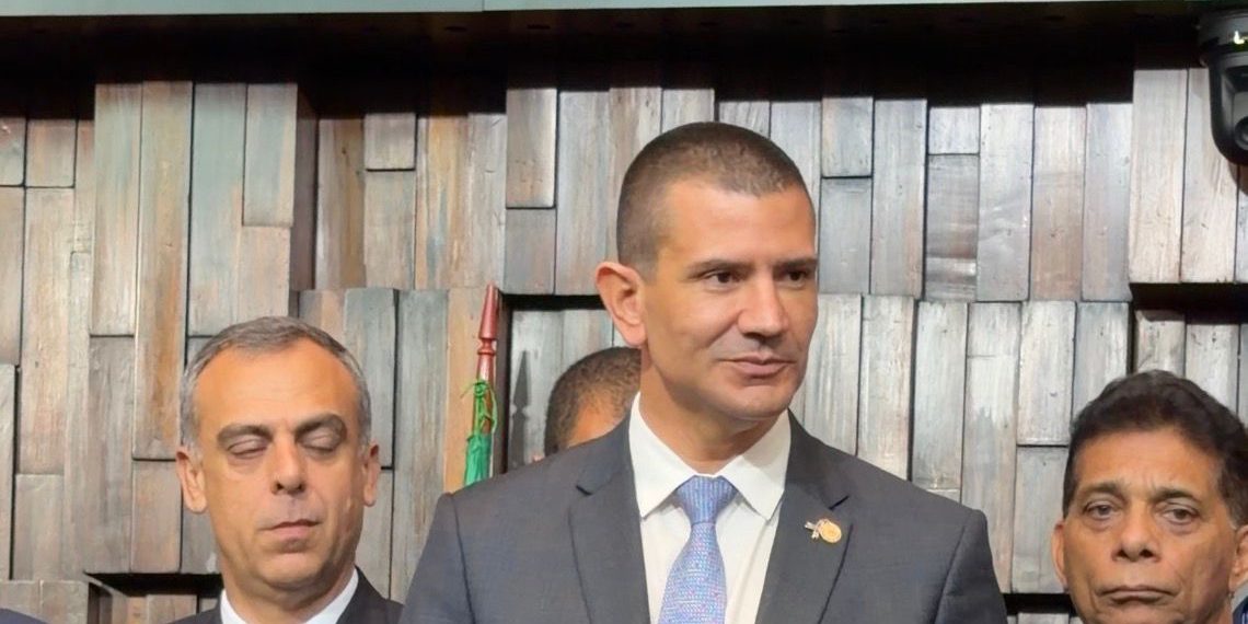 Novo presidente da Alerj, Douglas Ruas defende diálogo entre os Poderes e critica oposição: “Que democracia defendem?”