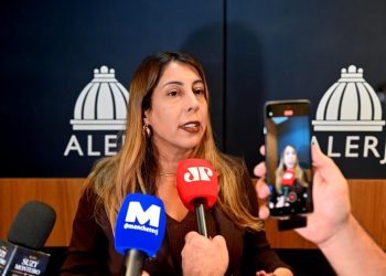 Carla Caputi anuncia contigenciamento de despesas em meio à queda da receita dos royalties