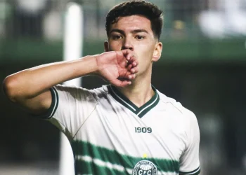 Ex-Piá do Couto marca gol e aparece em seleção da rodada na Europa