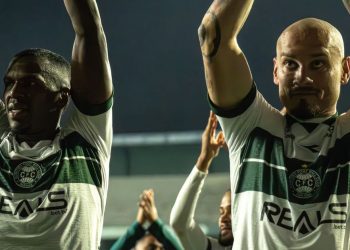 Zagueiro do Coritiba pode pegar gancho pesado por expulsão no Atletiba