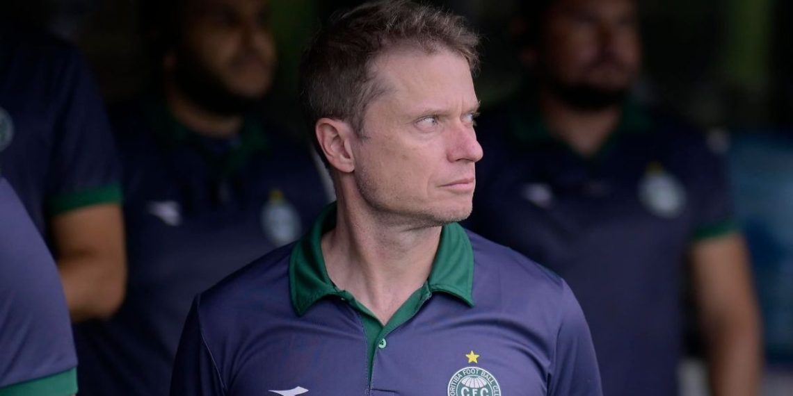 Seabra ganha problemas e pode ter desfalques no Coritiba