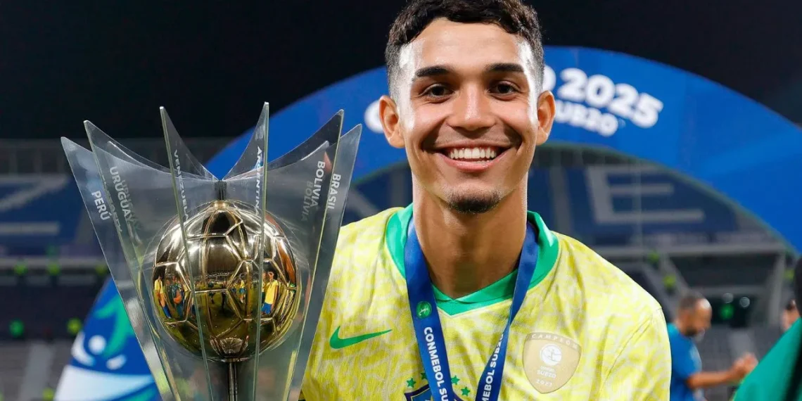 Destaque do Athletico, Arthur Dias mudou de posição na base e quase foi dispensado