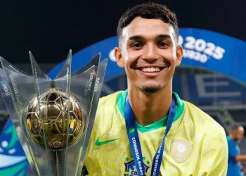 Destaque do Athletico, Arthur Dias mudou de posição na base e quase foi dispensado