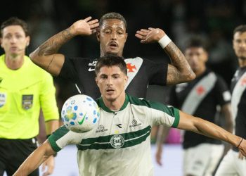 Coritiba arranca empate no fim com o Vasco e evita derrota em casa