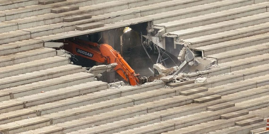 Athletico inicia demolição em setor interditado da Arena da Baixada