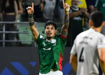 Athletico é prejudicado pela arbitragem em revés para o líder Palmeiras