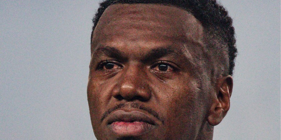 Jacy vai às lágrimas com homenagem da torcida do Coritiba e emociona o Couto