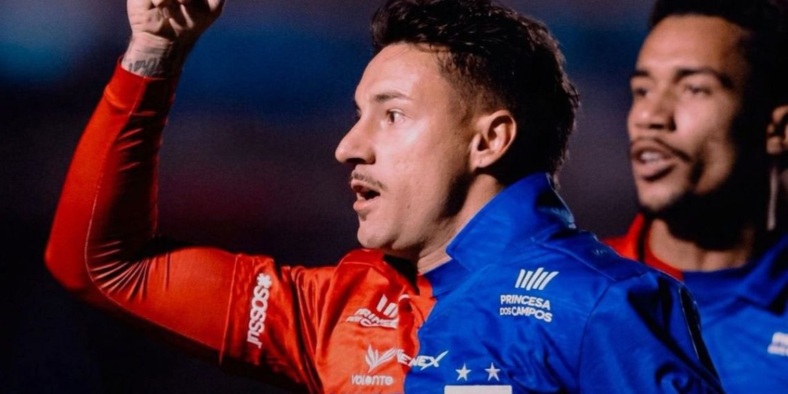 Com ajuda psicológica, artilheiro do Paraná Clube dá a volta por cima com golaço