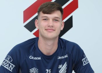 Athletico renova contrato com goleiro ucraniano da base