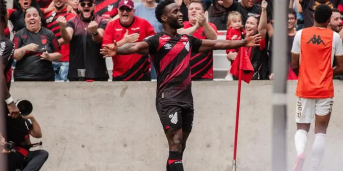 Athletico jogou meio tempo e venceu; Coritiba jogou tempo inteiro e só empatou