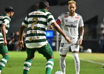 Lateral valoriza atuação do Coritiba e torce por Neymar na Copa do Mundo