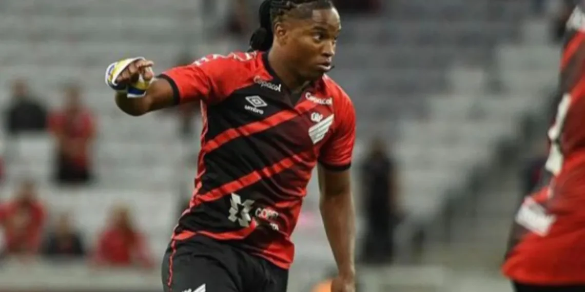 Novo atacante se emociona após grave lesão e gol na estreia pelo Paraná Clube