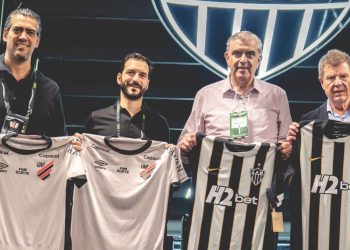 Petraglia visita estádio do Atlético-MG por novidade na Arena da Baixada