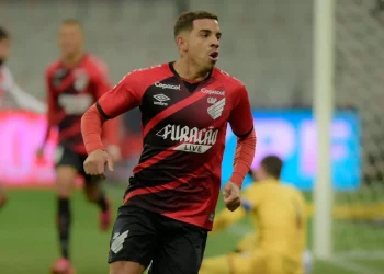 Adversário do Athletico sofre transfer ban e não poderá contratar por três janelas