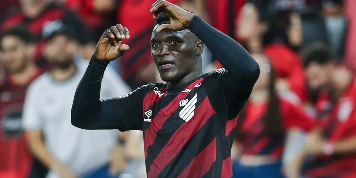 Viveros revela drama com filho após brilhar no Athletico