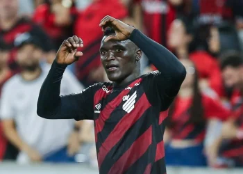 Viveros revela drama com filho após brilhar no Athletico