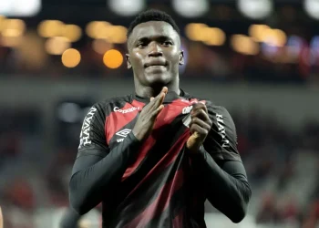 Viveros vira herói e explode a Baixada em noite épica do Athletico