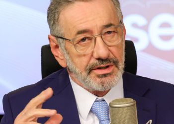 Ministro diz que país não quer apenas exportar minerais críticos