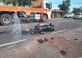Motociclista fica ferido após colisão com carro na BR-101 em Campos