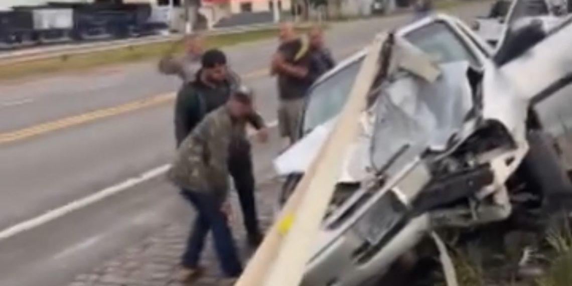 Carro bate em barreira às margens da BR-101 e deixa homem ferido em Campos