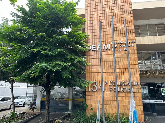 Suspeito de ameaçar companheira com arma de fogo e proibir uso de redes sociais é preso em Campos