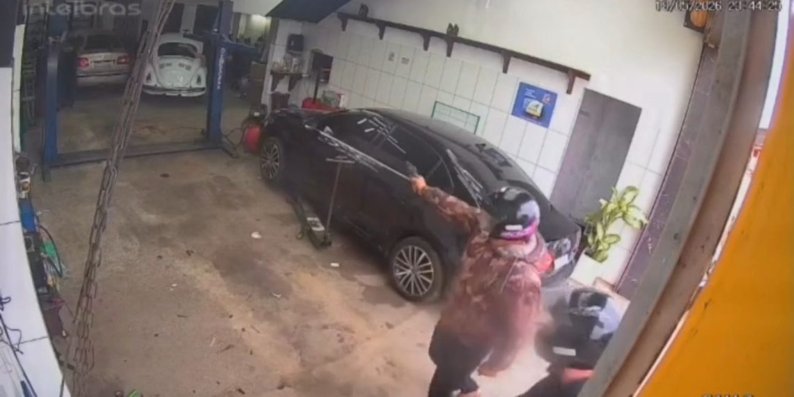 Bandidos invadem oficina, assaltam proprietário e atiram durante fuga em SJB