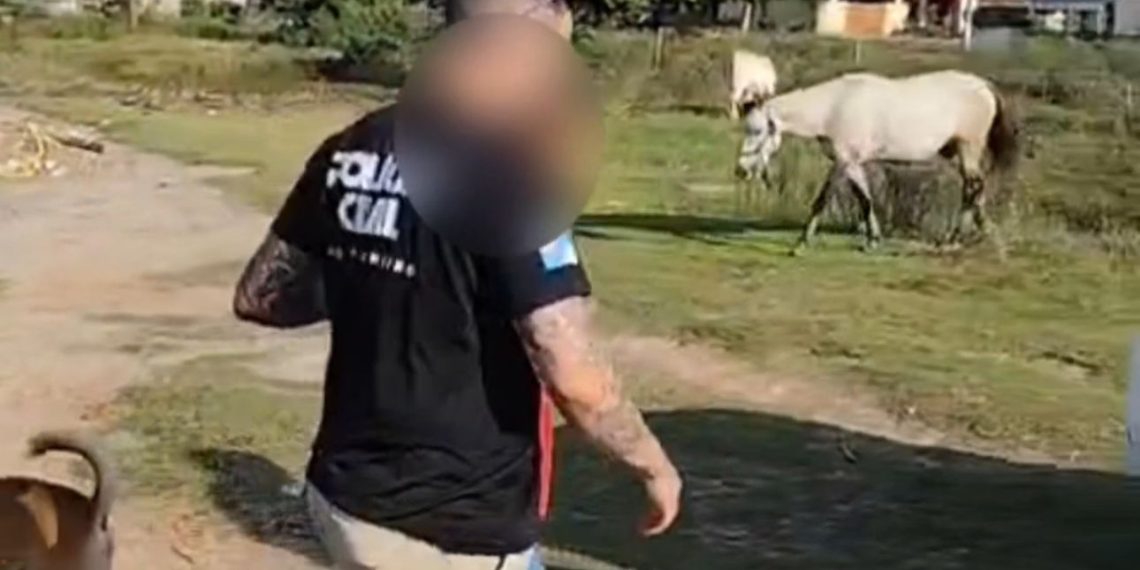 Polícia Civil prende acusado de agredir homem por ciúmes da companheira na praia do Farol