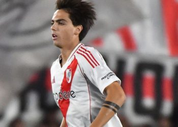 Ex-Athletico, promessa brasileira do River Plate se aproxima de retorno após grave lesão