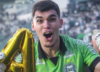 Após dois meses da cirurgia, Pedro Morisco avança em retorno no Coritiba