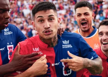 Tcheco faz alerta sobre favoritismo do Paraná Clube e ainda tem dúvida