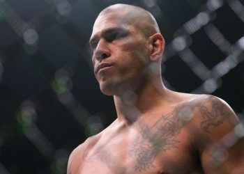 Rival provoca Poatan e causa climão em coletiva do UFC
