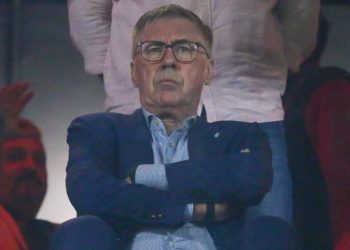 Ancelotti é recebido por Petraglia em camarote antes de Athletico x Flamengo