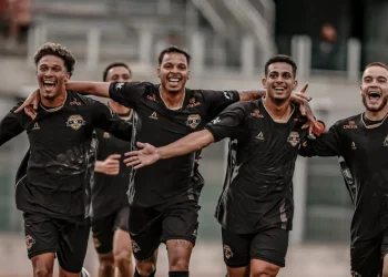 Volante revelado no Athletico conquista acesso na Itália